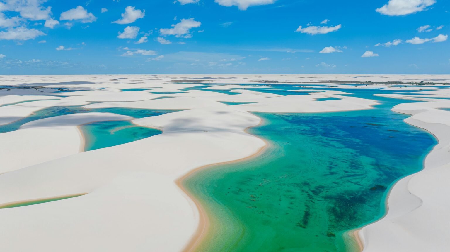A beleza indescritível das dunas e lagoas no Maranhão
